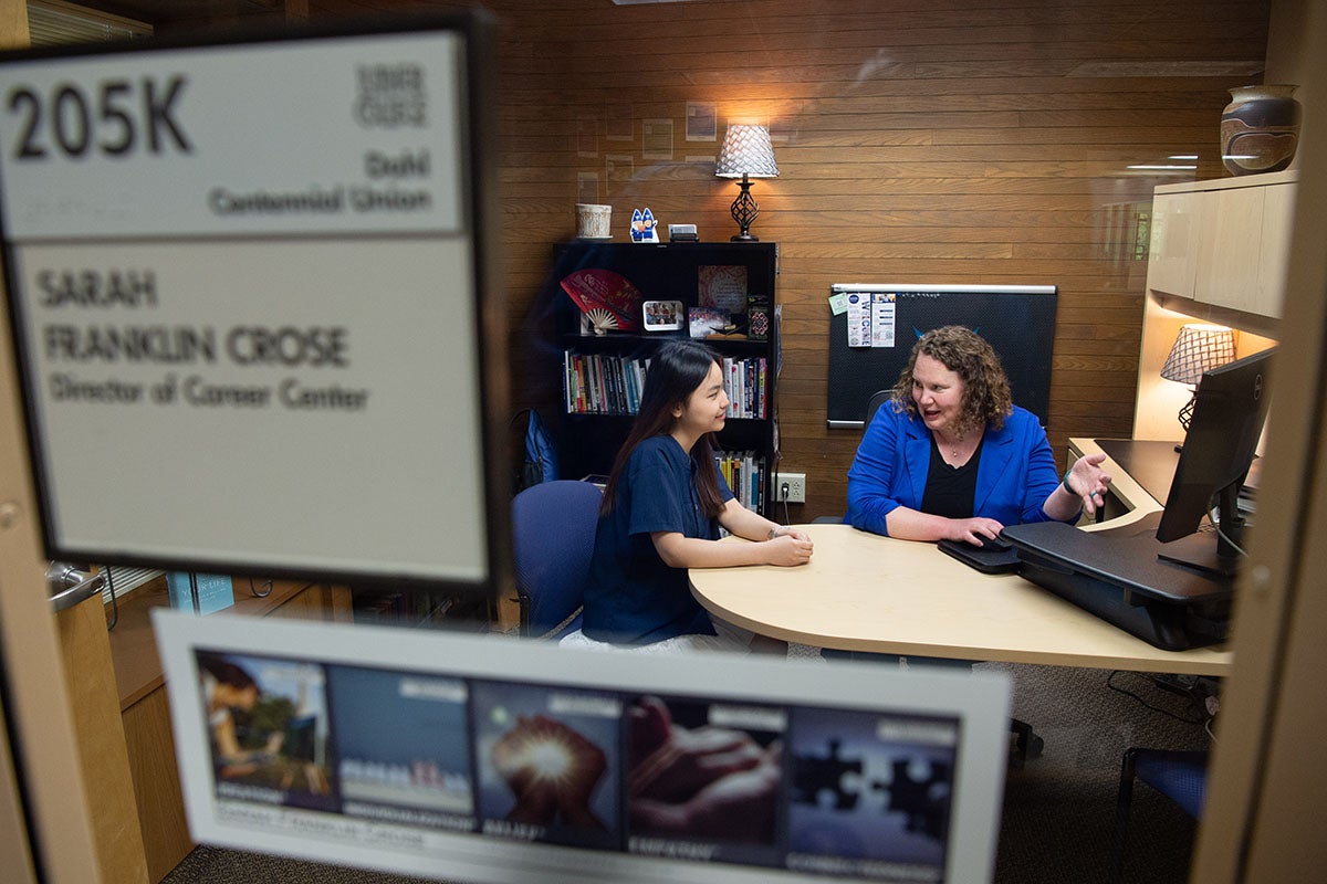 A student meets in an office with a Career Center advisor.