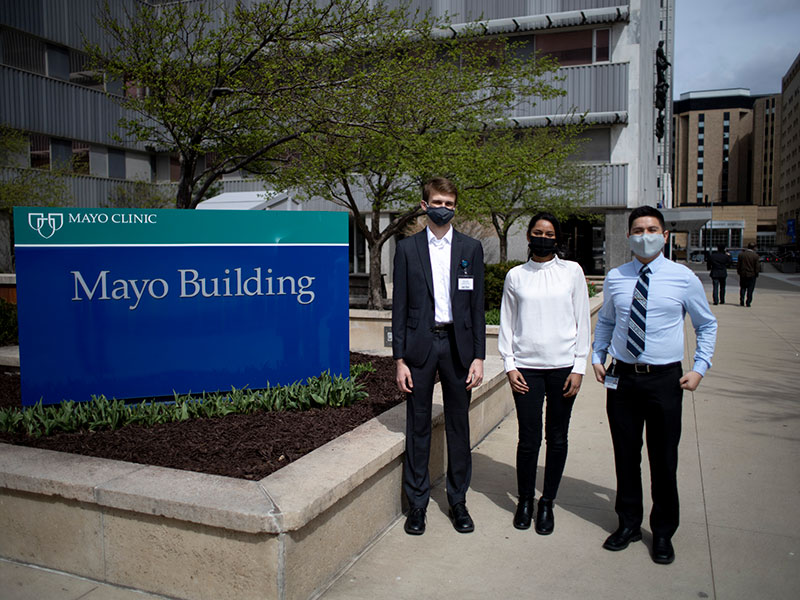 Luther students standing in front of the Mayo Clinic