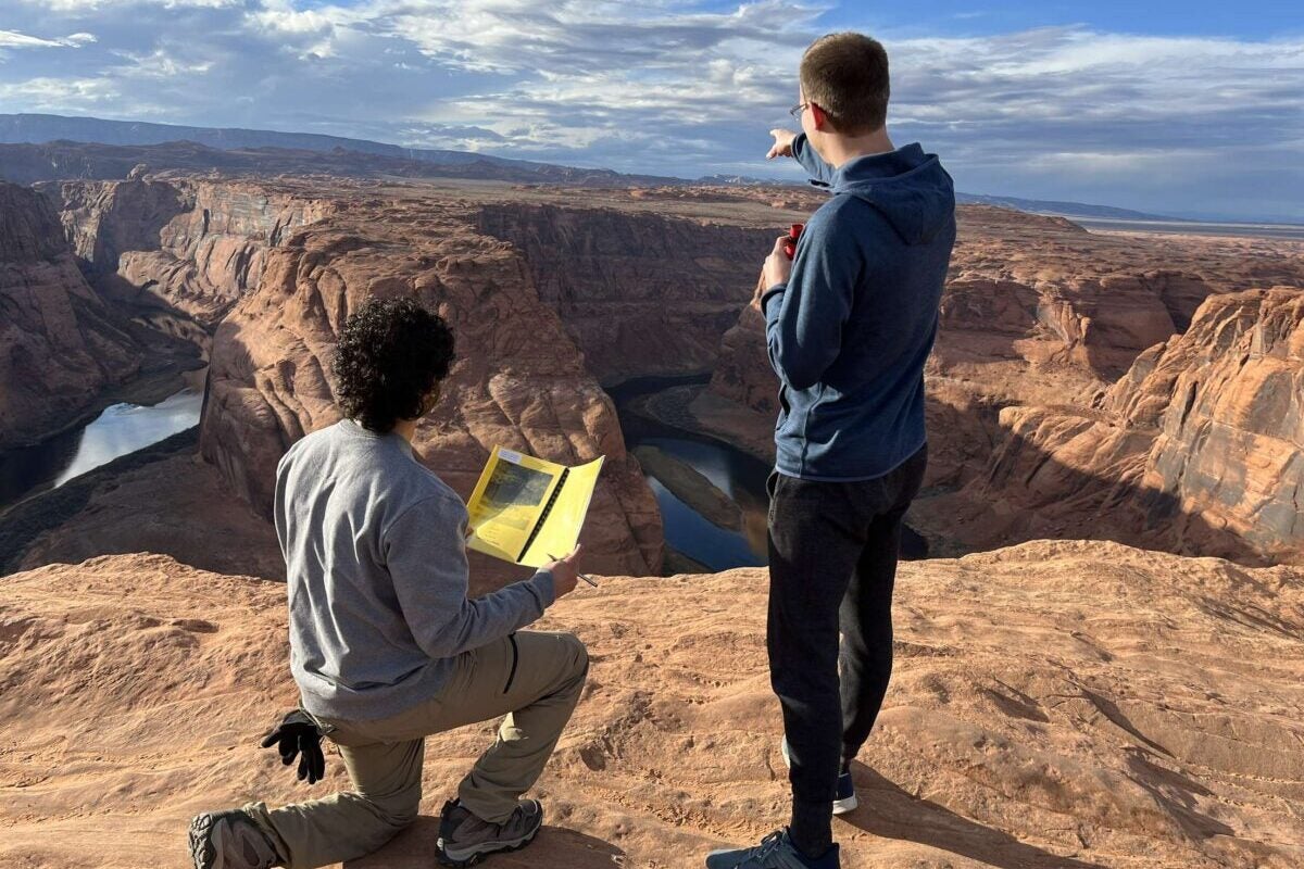 Students looking over the ecology of Arizona