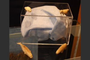 Clockwise, from top left: Small seal figurine (Alaska, E687), large seal figurine (Alaska, E670), polar bear figurine (Alaska, E669), and whale figurine (Alaska, E671)