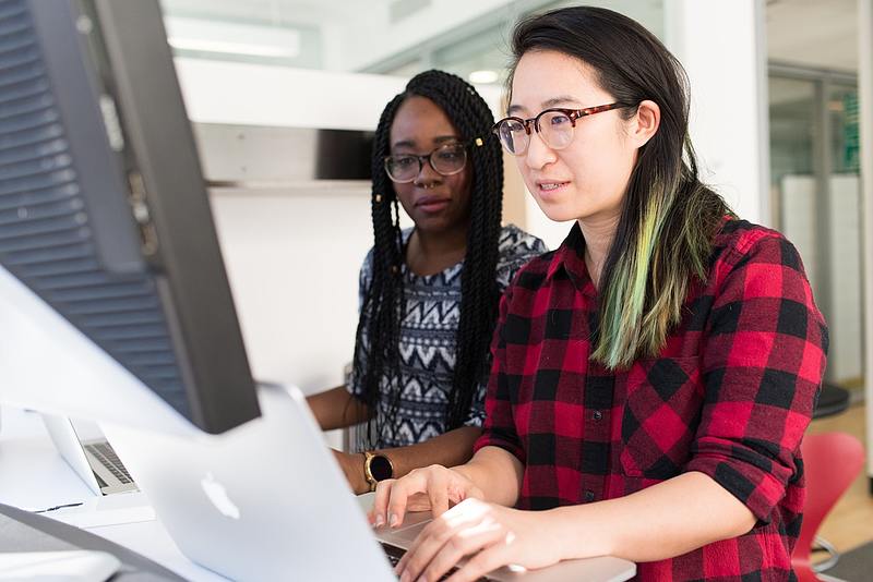 students study at desktop