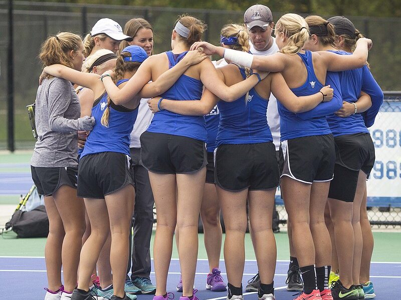 Luther Women's tennis team