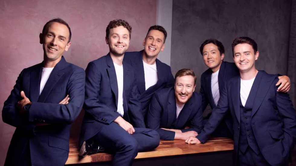6 members of the King's Singers in dark suits and crisp, white shirts.