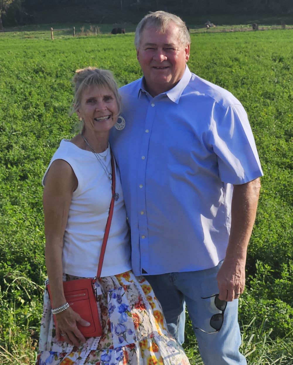 Charis (Johnson) Hovden '80 and Terry Hovden '80 standing in field